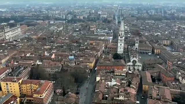 Di là dal fiume e tra gli alberi