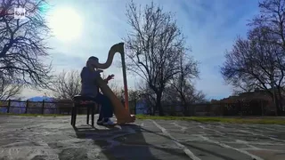 Di là dal fiume e tra gli alberi