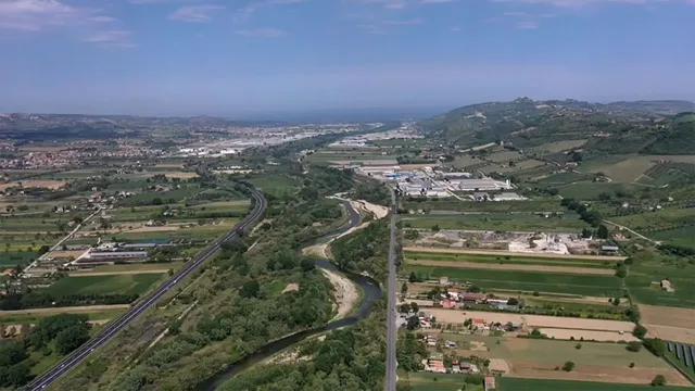 Di là dal fiume e tra gli alberi - Versione ridotta - Tronto, il vecchio confine