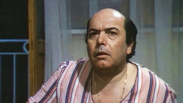 La ripetente fa l'occhietto al preside