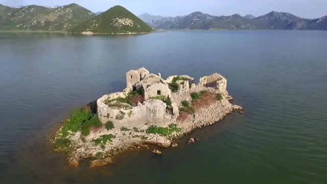 La vita segreta dei laghi