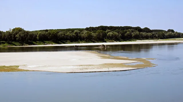 Lungo il fiume e sull'acqua (doc)