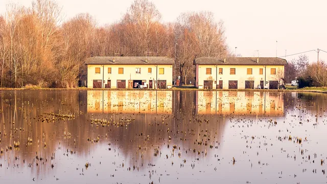 Lungo il fiume e sull'acqua (doc)