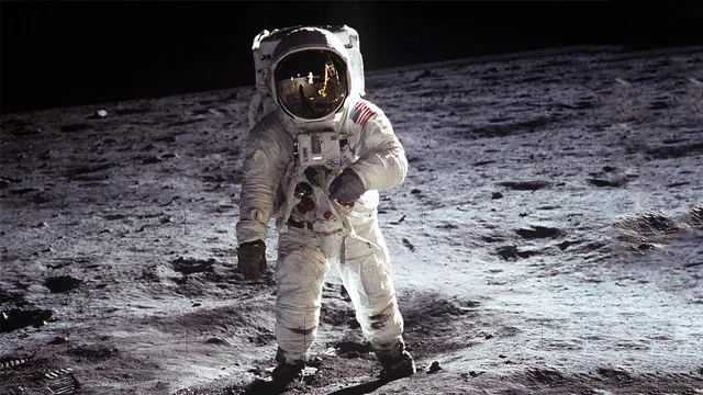Passato e Presente - Viaggio verso la Luna